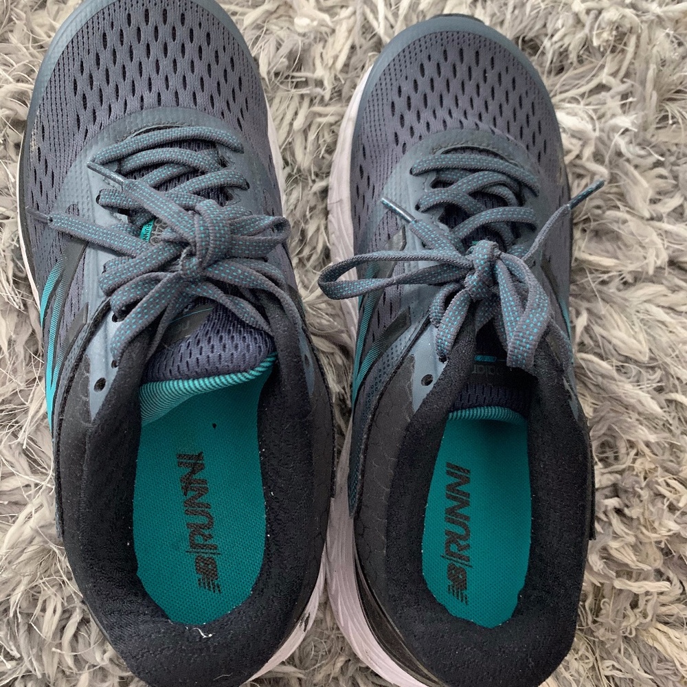 never worn new balance gym shoes